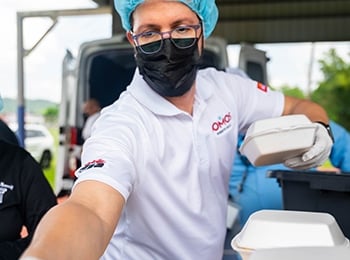 Entrega de alimentos a la comunidad - Somos Puerto Rico